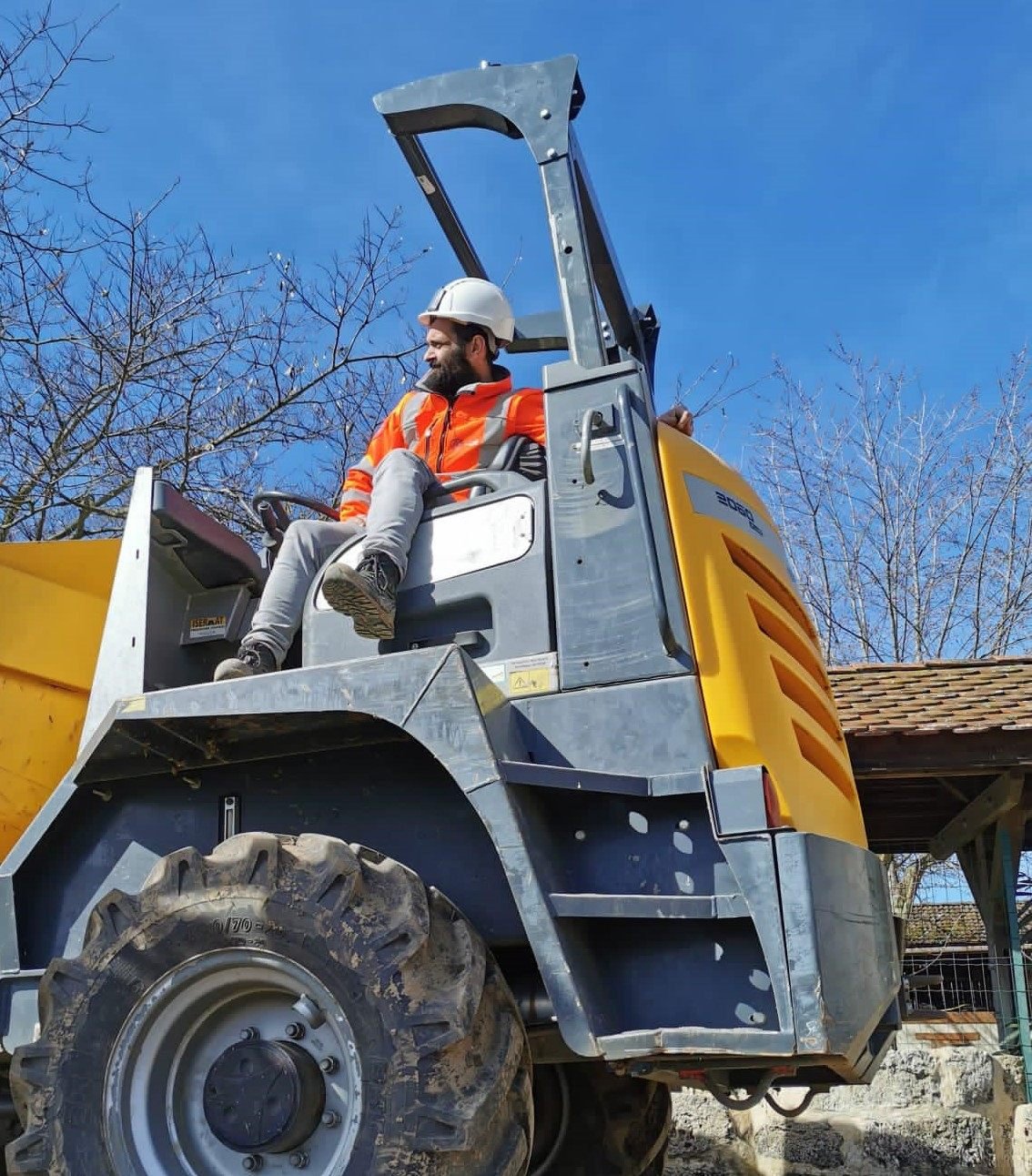Benjamin Gouy-Pailler sur un dumper