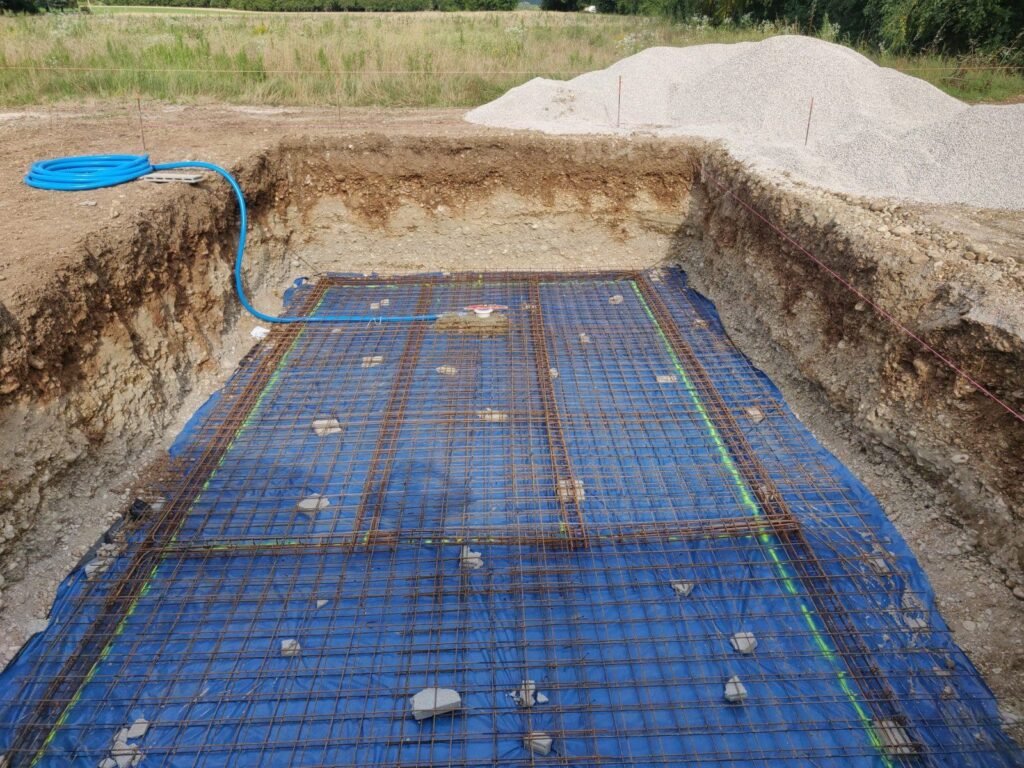 Piscine 8 × 4 en blocs banchés