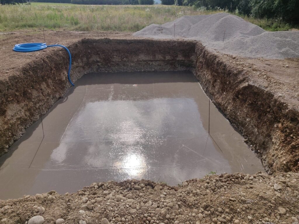 Piscine 8 × 4 en blocs banchés